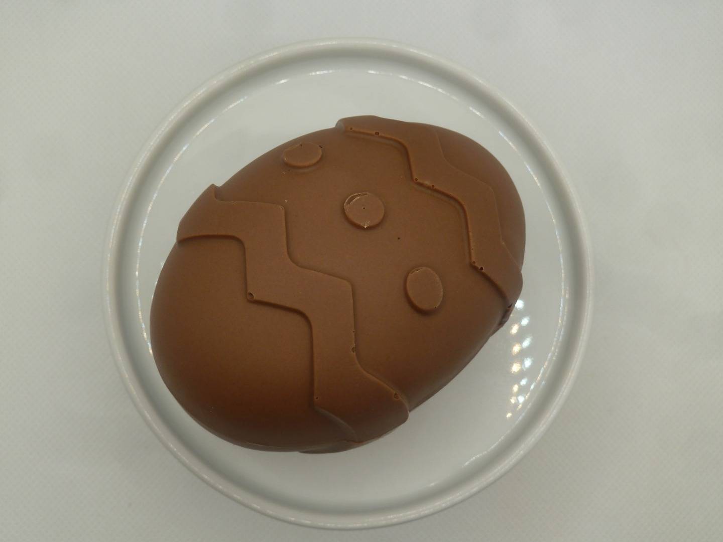 Chocolat au Lait Oeuf à casser - Paques - Missy's Gourmandises Douces - 01 - lignes et boutons
