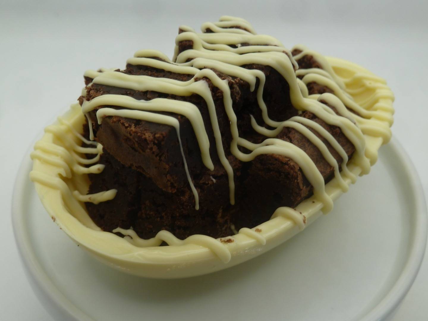 Œuf au Chocolat Blanc avec des Brownies  - Missy's Gourmandises Douces -02